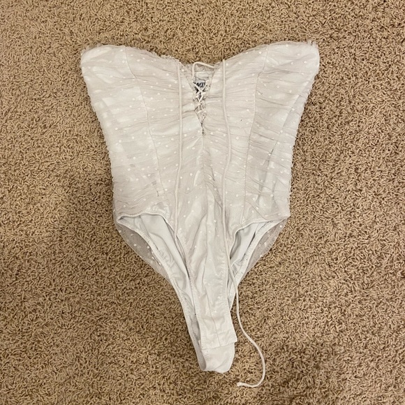 Princess Polly Tops - VGUC PRINCESS POLLY STRAPLESS BODY SUIT